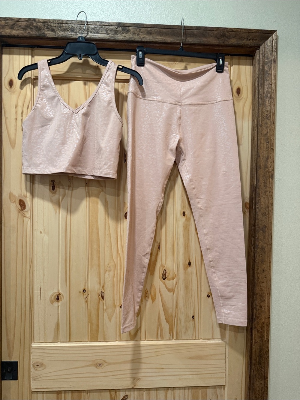 Beyond Yoga Pale Blush V-Neck Sports Bra & Leggings Set
